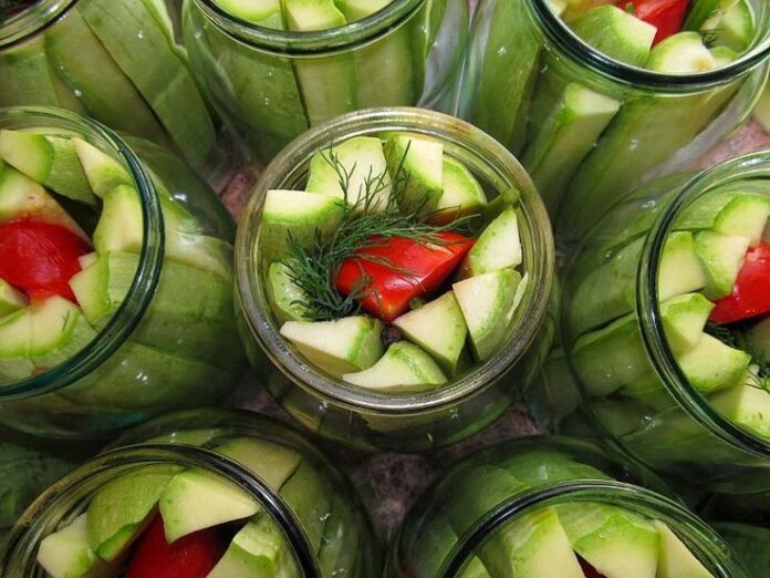 cukinia w zalewie musztardowej