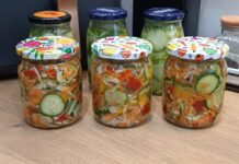 Kolorowa sałatka warzywna do słoików na zimę – PRZETWORY