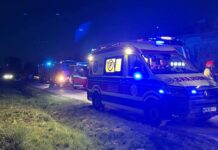 Tragiczny pożar domu w powiecie płońskim. Nie żyje 22-latek, druga osoba w szpitalu