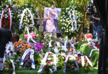 Morze kwiatów na grobie Stanisławy Celińskiej. Warszawa wciąż żegna wybitną artystkę