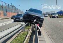Audi zawisło na barierach na Trasie Siekierkowskiej. Kierowca został ukarany