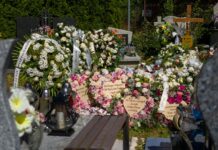 Pogrzeb ofiar tragedii w Krakowie. Przejmujący widok na grobie Klaudii i Mateusza