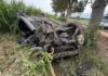 Toyota uderzyła w drzewo i dachowała. 57-letnia kobieta zginęła na miejscu